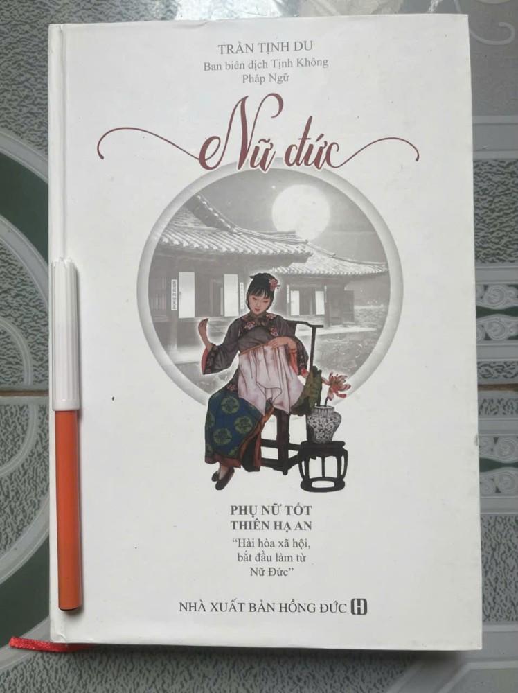 NỮ ĐỨC – GIỚI THIỆU SÁCH
