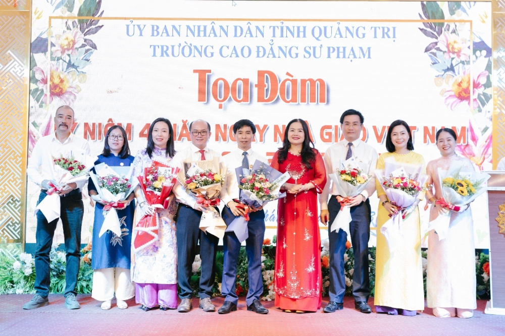 Cán bộ, Viên chức trường được nhận Kỷ niệm chương Vì sự nghiệp giáo dục