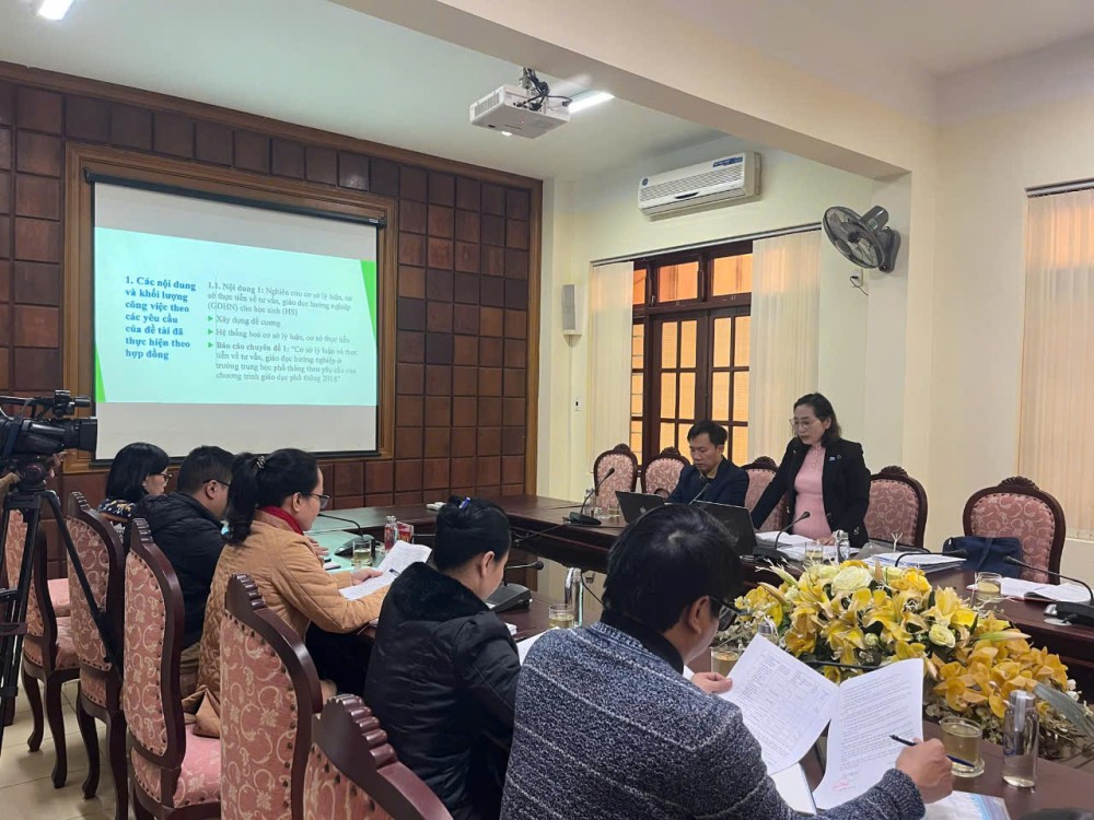 TS Lê Thị Xuân Liên trình bày Báo cáo
