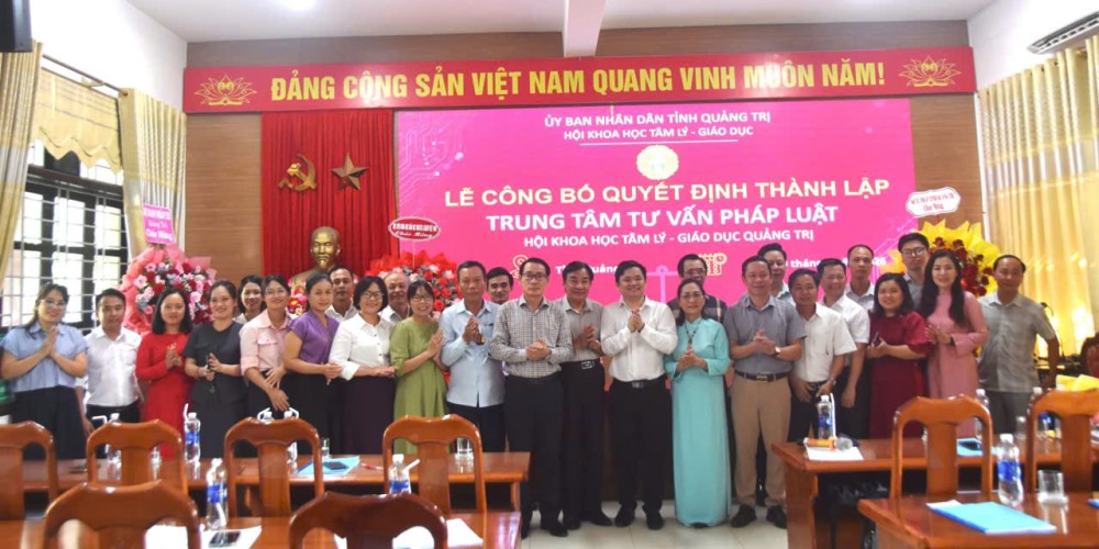KHAI TRƯƠNG TRUNG TÂM TƯ VẤN PHÁP LUẬT: BƯỚC ĐI ĐỘT PHÁ TÍCH HỢP ĐA NGÀNH PHÁP LÝ - TÂM LÝ - GIÁO DỤC VÌ CỘNG ĐỒNG TẠI TỈNH QUẢNG TRỊ